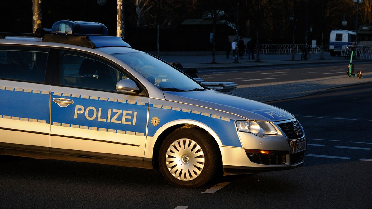 Policie vysvobodila ženu ze spárů věznitele, unesl ji z Německa